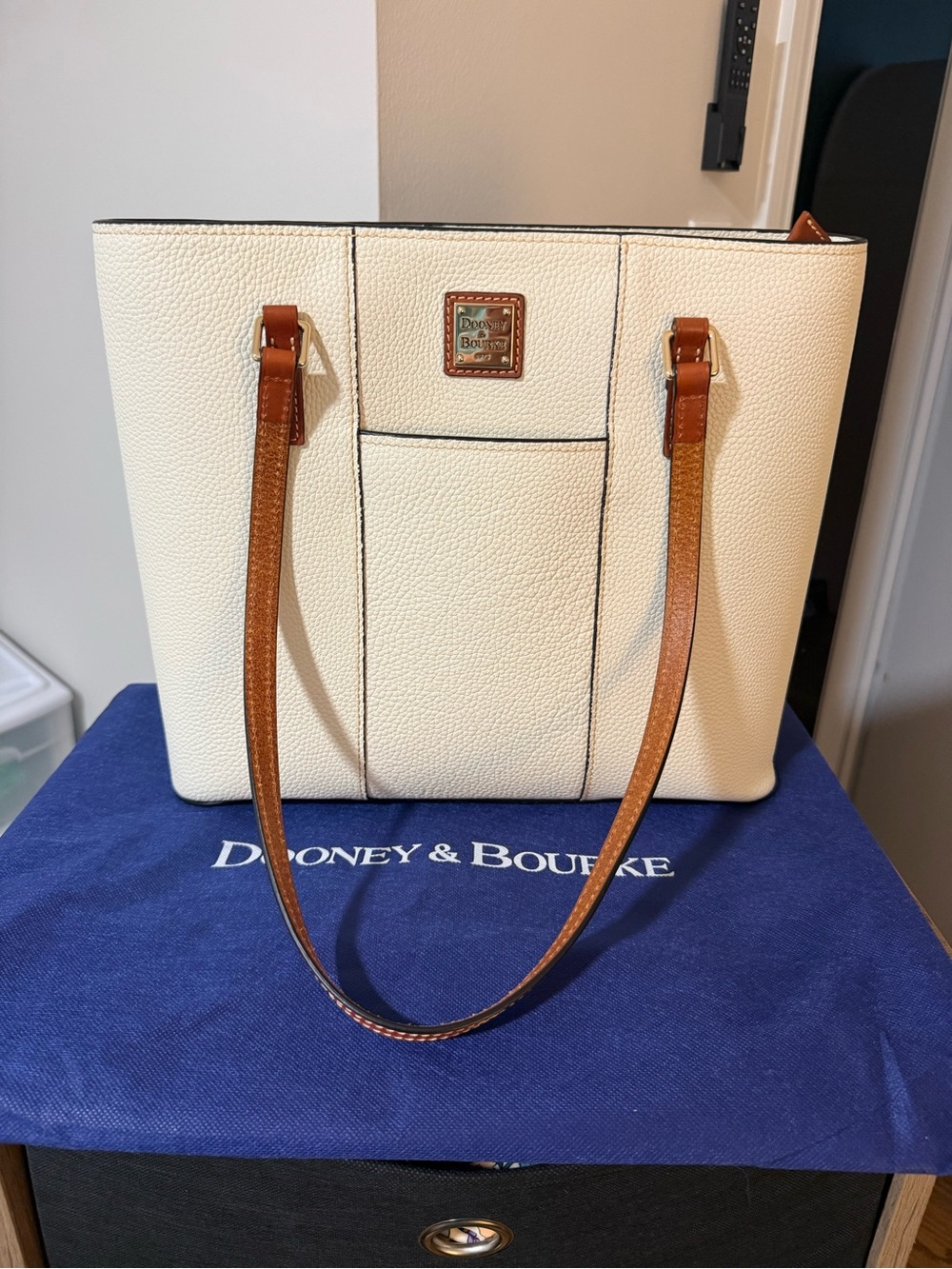 NWOT Dooney & Bourke Cream Pebbled Leather Lexington Tote